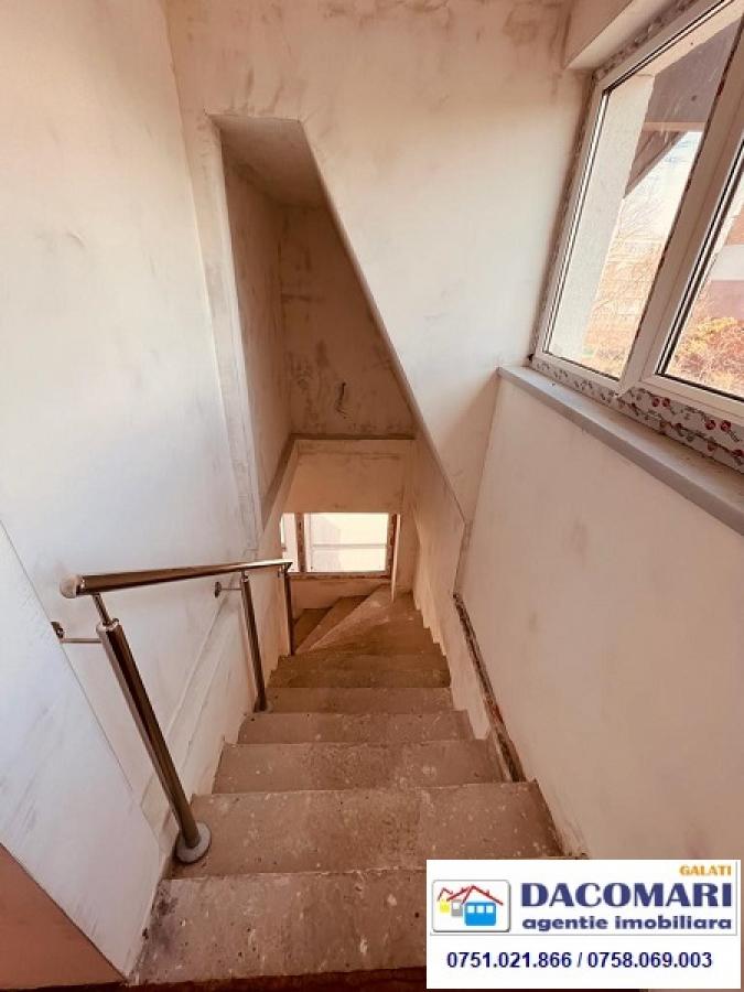 Spatiu-comercial Cladire birouri De inchiriat